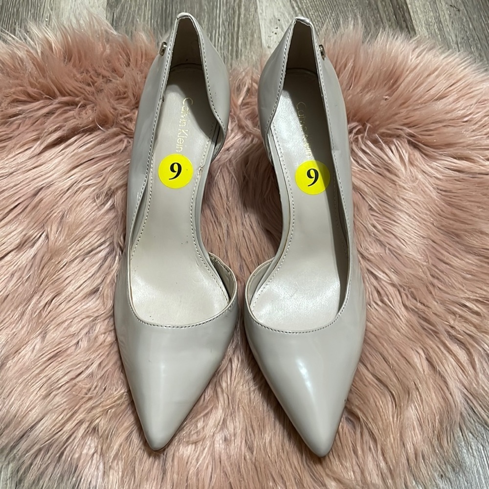 Calvin Klein Cream Heels Size 9 - Picture 2 of 9